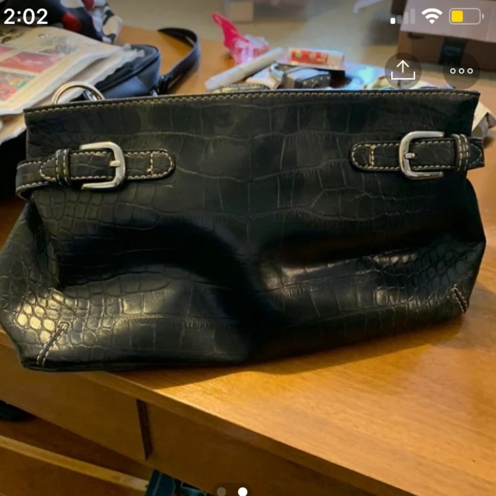 Black Tommy Hilfiger purse